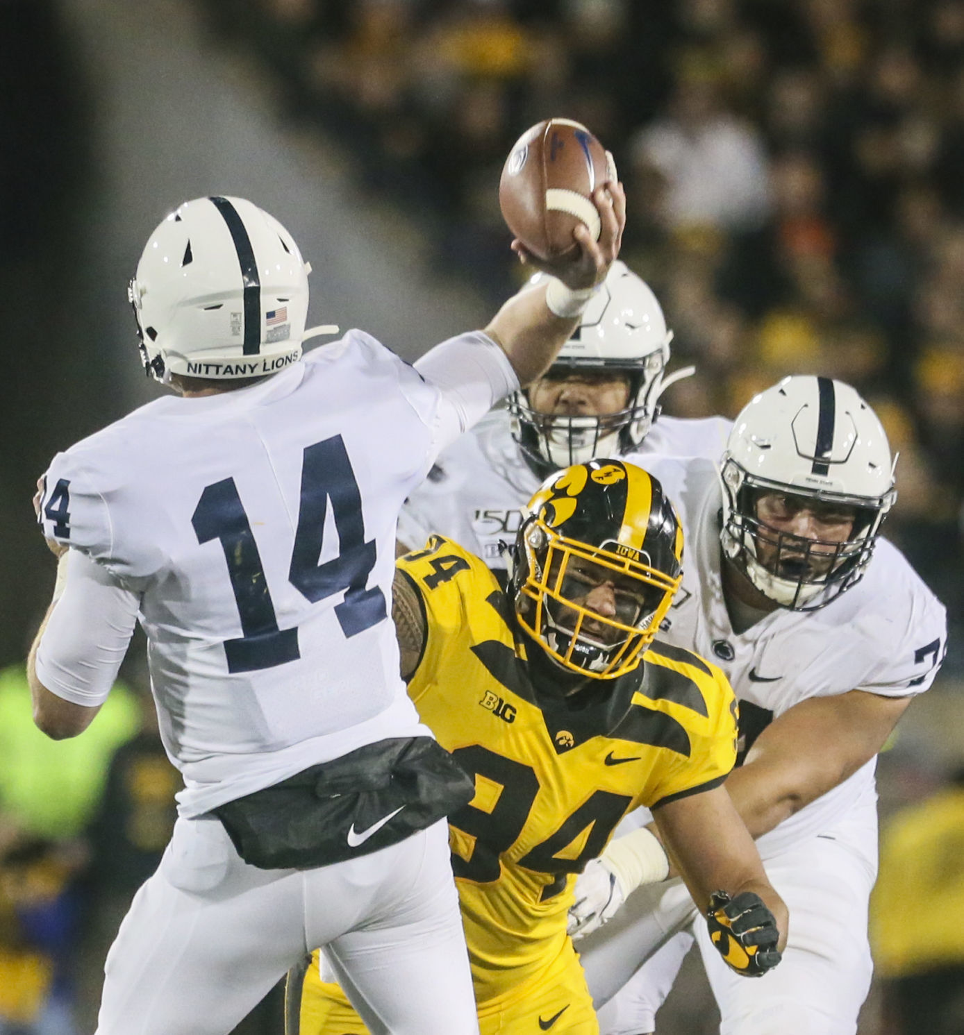 101219-qct-spt-jg-iowa-psu-fb-10.jpg